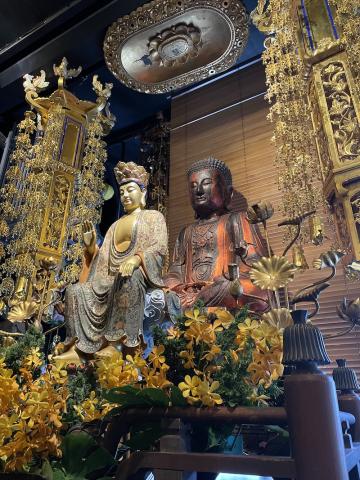 traditional Vietnamese statues