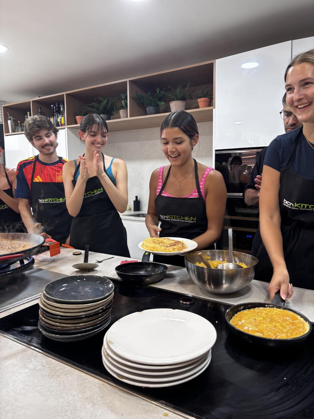 A group of uo students in a spanish cooking class