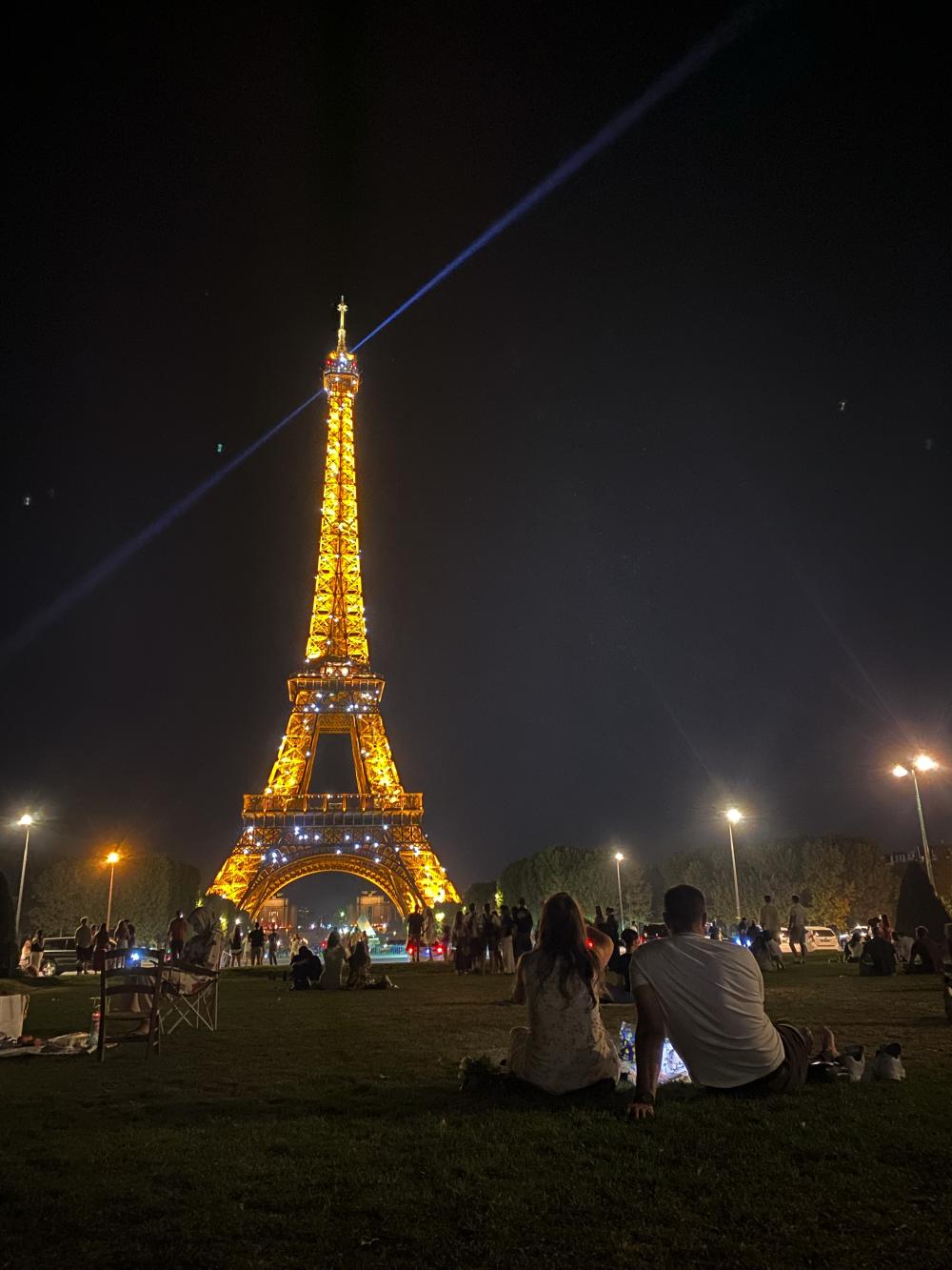 The eiffel tower at night lit up