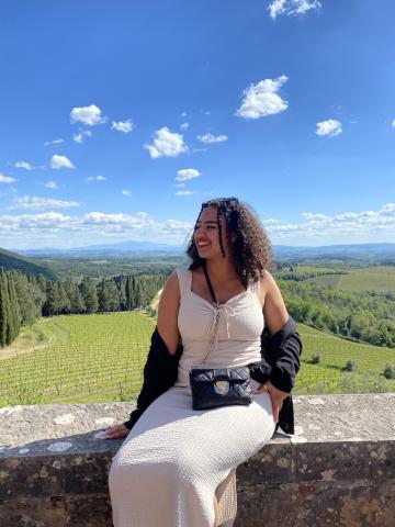 Student Isabelle de Klerk posing in front of a Tuscany landscape