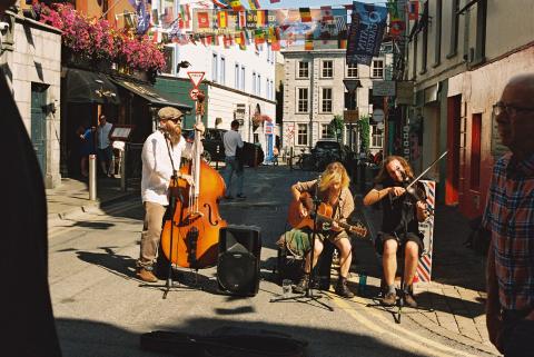 Band playing in Dublin Town Square