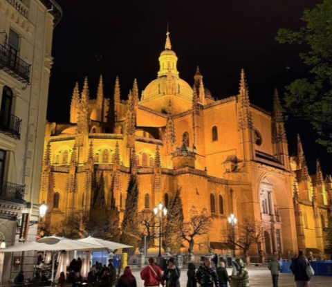 Catedral de Segovia lit up with glowing lights at night