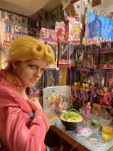 Elizabeth in cosplay as character Giorno Giovanna at a Jojo’s Bizarre Adventure themed ramen place in Osaka