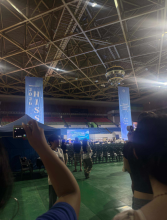 two banners that read "Hanyang International Summer School" with students waiting in the room for orientation to start