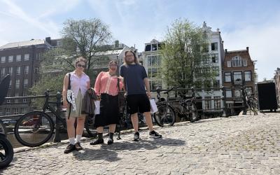 A group of uo students standing on a bridge in Amsterdam