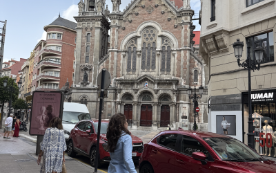 A uo student standing on the streets of Oviedo